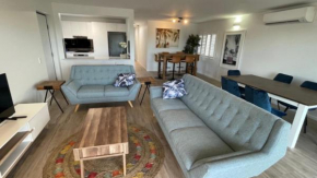 Ultra Modern, 3 Bedroom Apt At Kings Beach